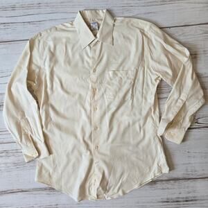 Promo  Uomo Cream Off White Non Iron Button Down Dress Shirt sz 16 1/2 32-33
